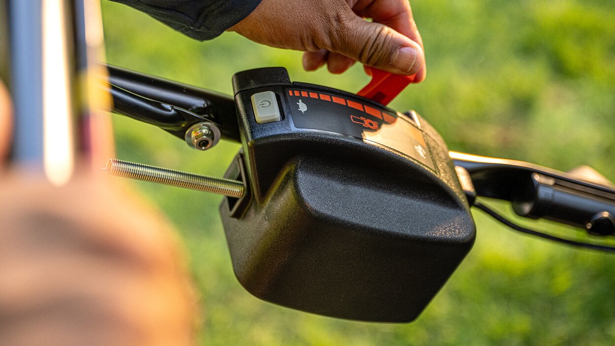 Close up of a persone adjusting the Smart Drive control lever. 