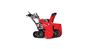 Plan de trois quarts latéral avant d’une souffleuse à neige à entraînement à chenilles (28 po) sur fond blanc.  