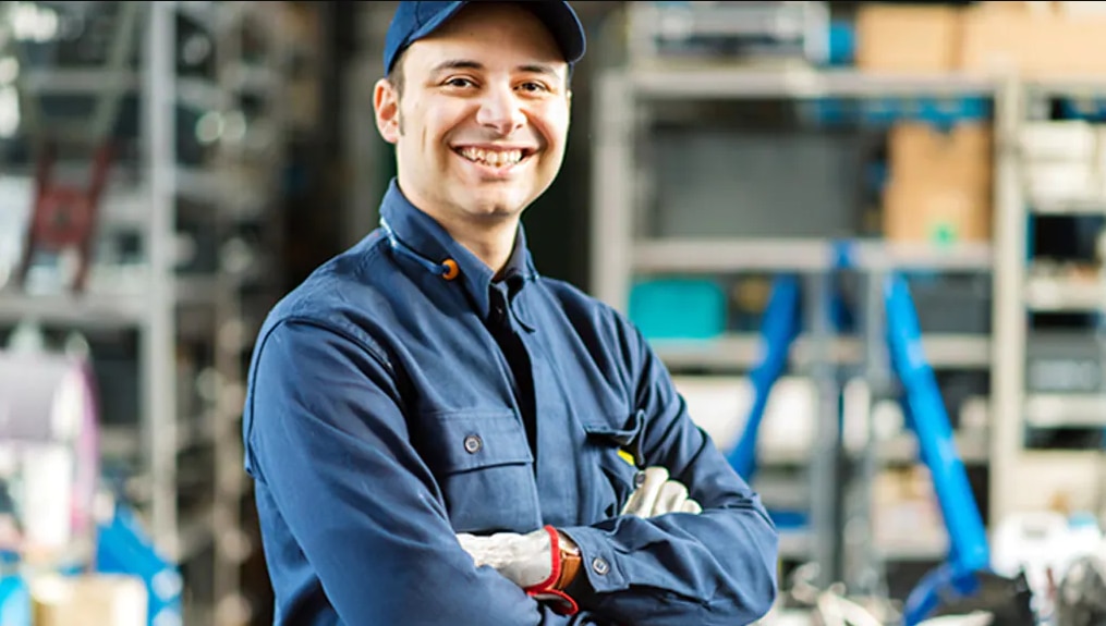 Un technicien Honda souriant